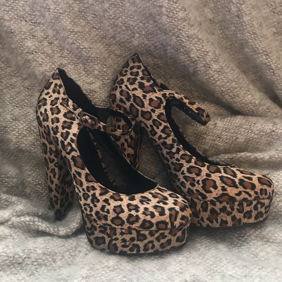 Forever 21 satin finish animal print platform heel - Picture 5 of 10